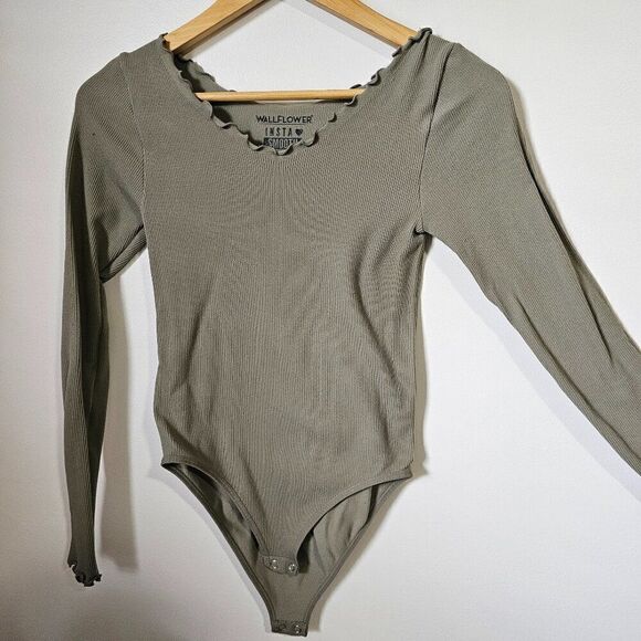 EUC WALLFLOWER INSTASMOOTH RIBBED LETTUCE HEM OLIVE BODYSUIT SIZE M - Picture 1 of 12